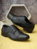 Black cap-toe Derby lace-up with pebble grain leather: