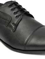 Black cap-toe Derby lace-up with pebble grain leather: