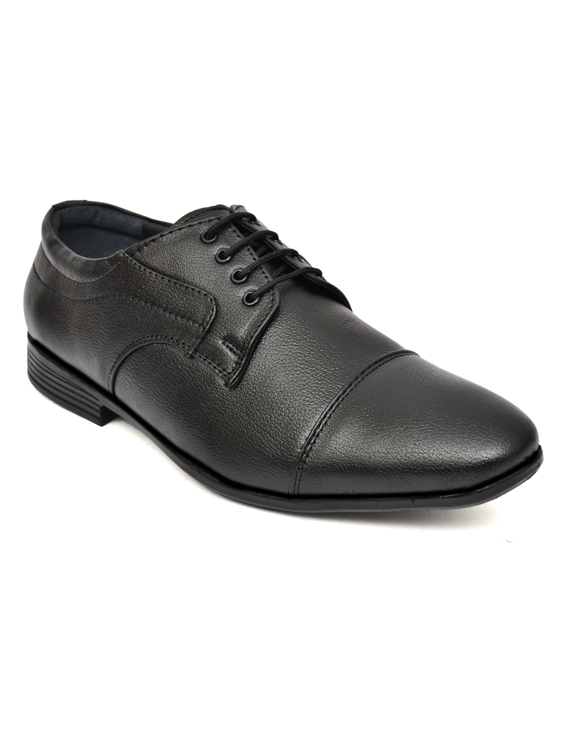 Black cap-toe Derby lace-up with pebble grain leather: