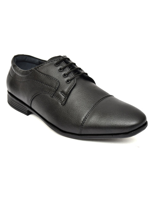 Black cap-toe Derby lace-up with pebble grain leather: