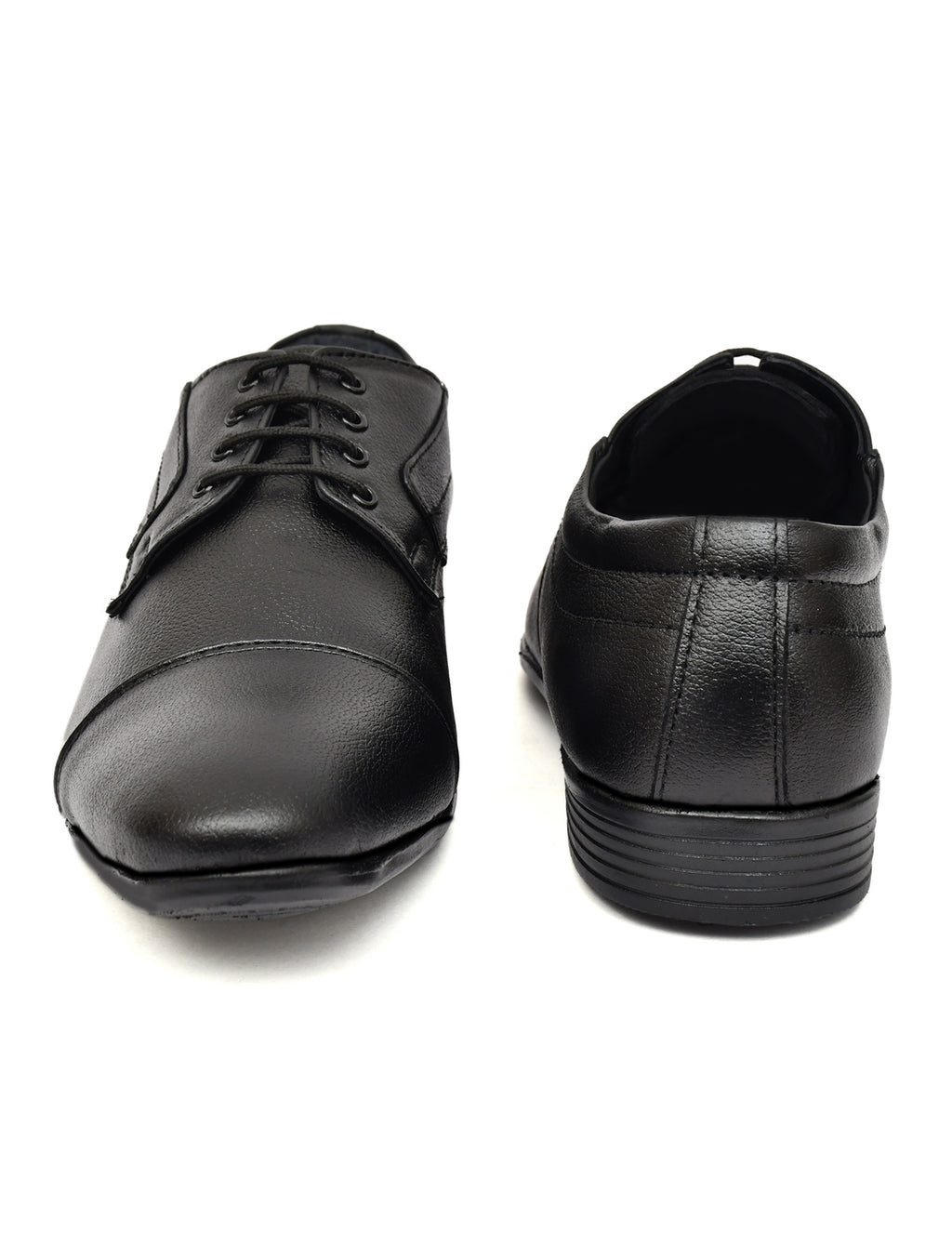 Black cap-toe Derby lace-up with pebble grain leather: