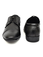 Black cap-toe Derby lace-up with pebble grain leather: